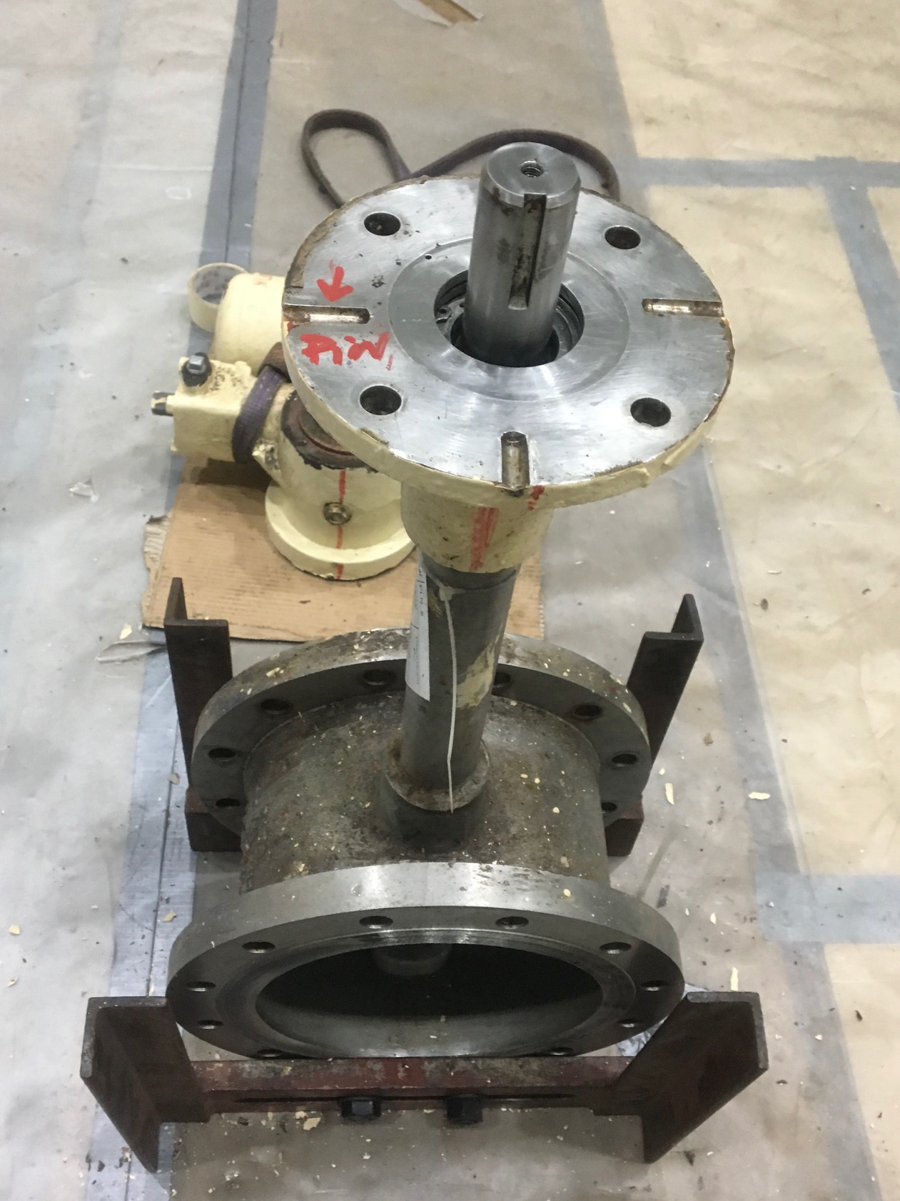 A disassembled Royal Goodwin valve actuator shaft and body